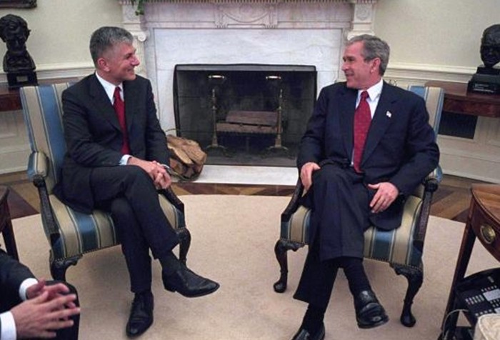 U novembru 2001. godine, dogodio se i prvi susret jednog srpskog premijera i američkog predsednika kada su se u Beloj kući sastali Zoran Đinđić i Džordž Buš